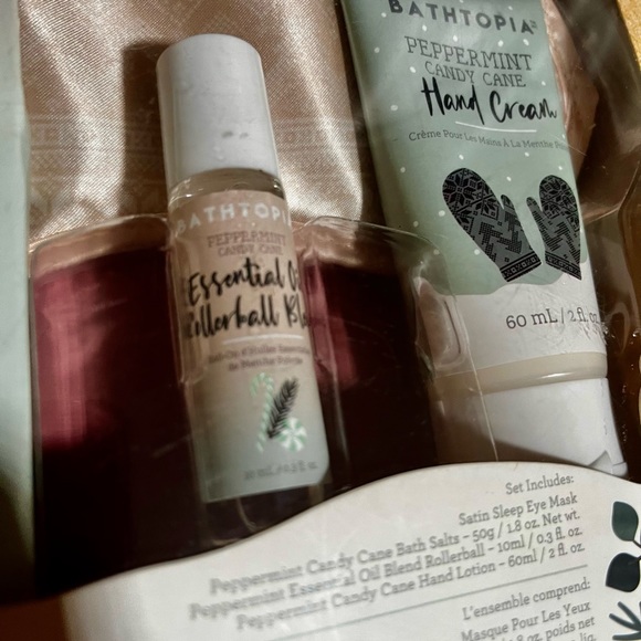 NIB Bathtopia 4-piece set wellness must haves peppermint candy cane - Picture 4 of 10